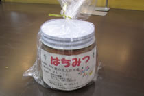 はちみつの瓶の写真