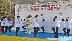 明治神宮新嘗祭で宝船を奉献