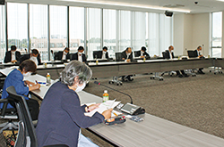 会議室にて行われた意見交換会の様子を写した写真