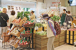 賑わうJAアグリパーク店内
