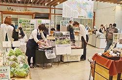 賑わうＪＡ東京アグリパーク