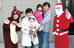 こども共済加入者へ クリスマスプレゼントを配付