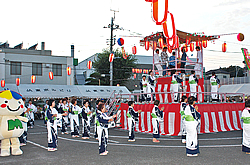 納涼踊り大会が盛大に開催